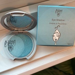 Bloom Eyeshadow in Lagoon Blue